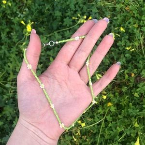 ♡ threaded daisy necklace ♡
